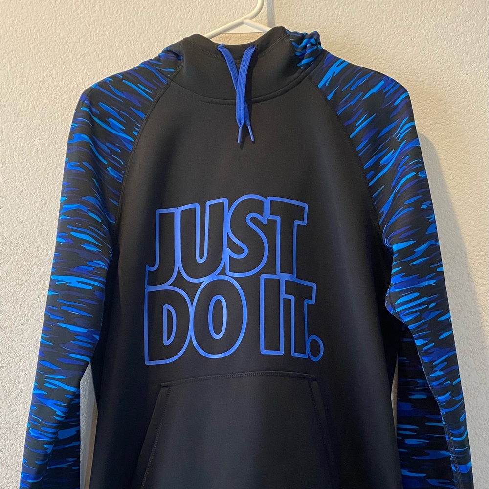Men’s Nike Therma fit pull over hoodie size M